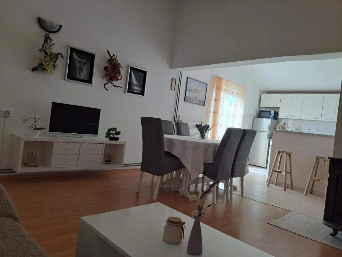 Apartment Ema 포세다르예 0*,